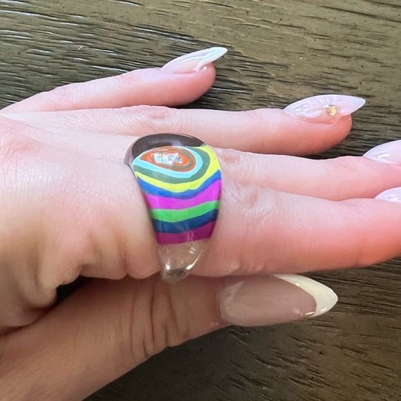 Vintage Lucite Plastic Acrylic Psychedelic Ring - Picture 3 of 6